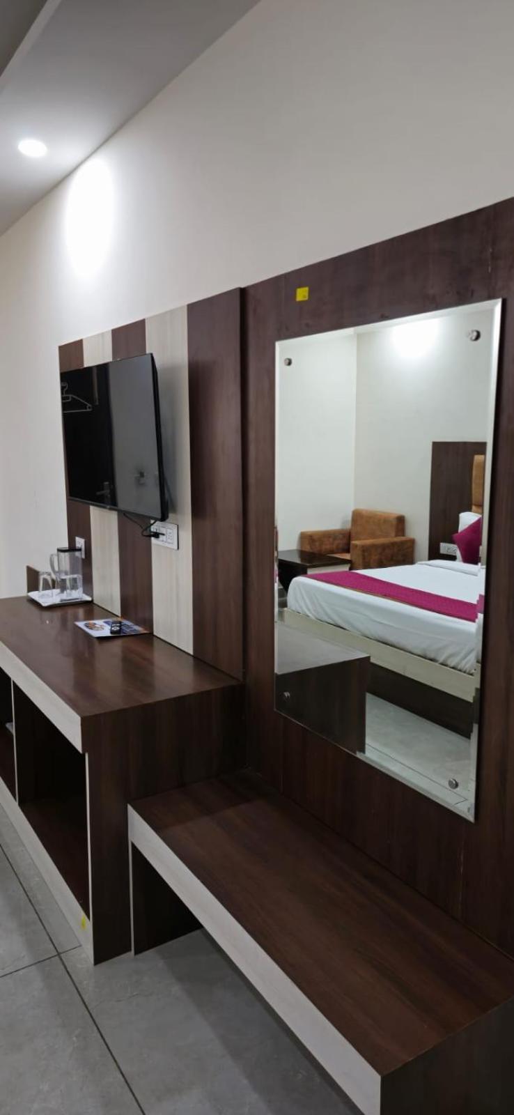 Hotel Satya Residency Katra  Zewnętrze zdjęcie