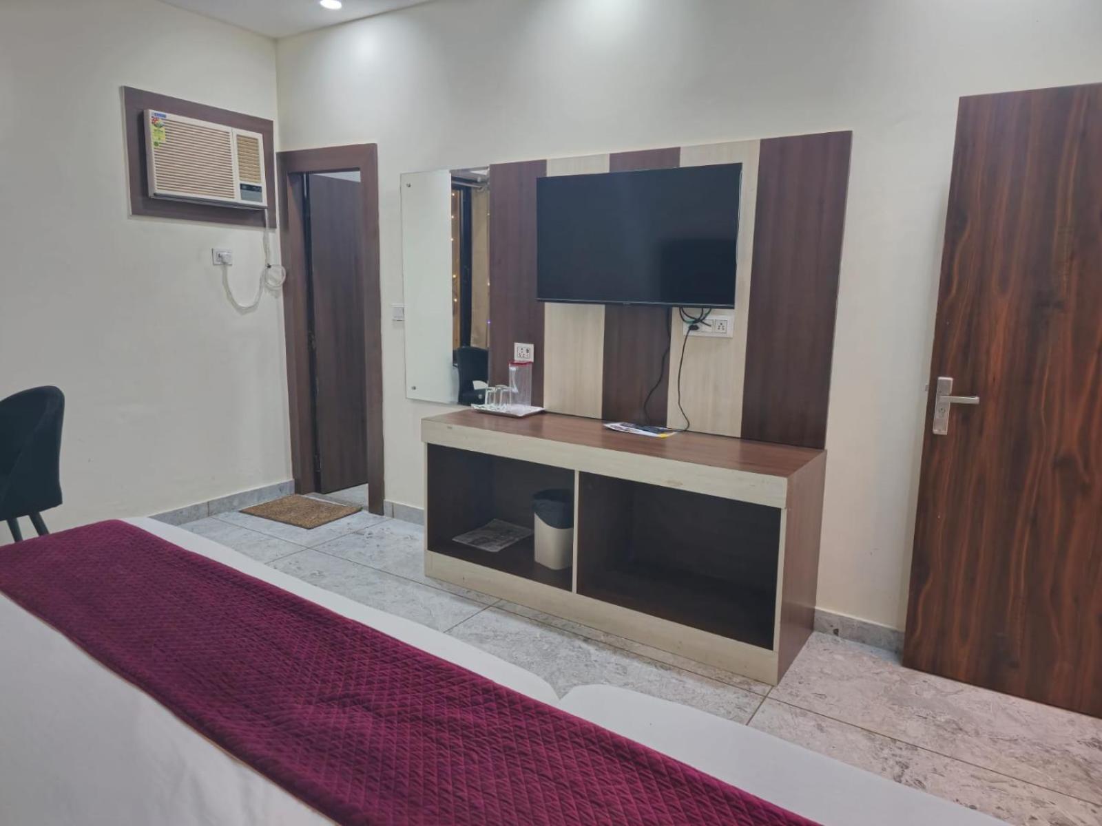 Hotel Satya Residency Katra  Zewnętrze zdjęcie
