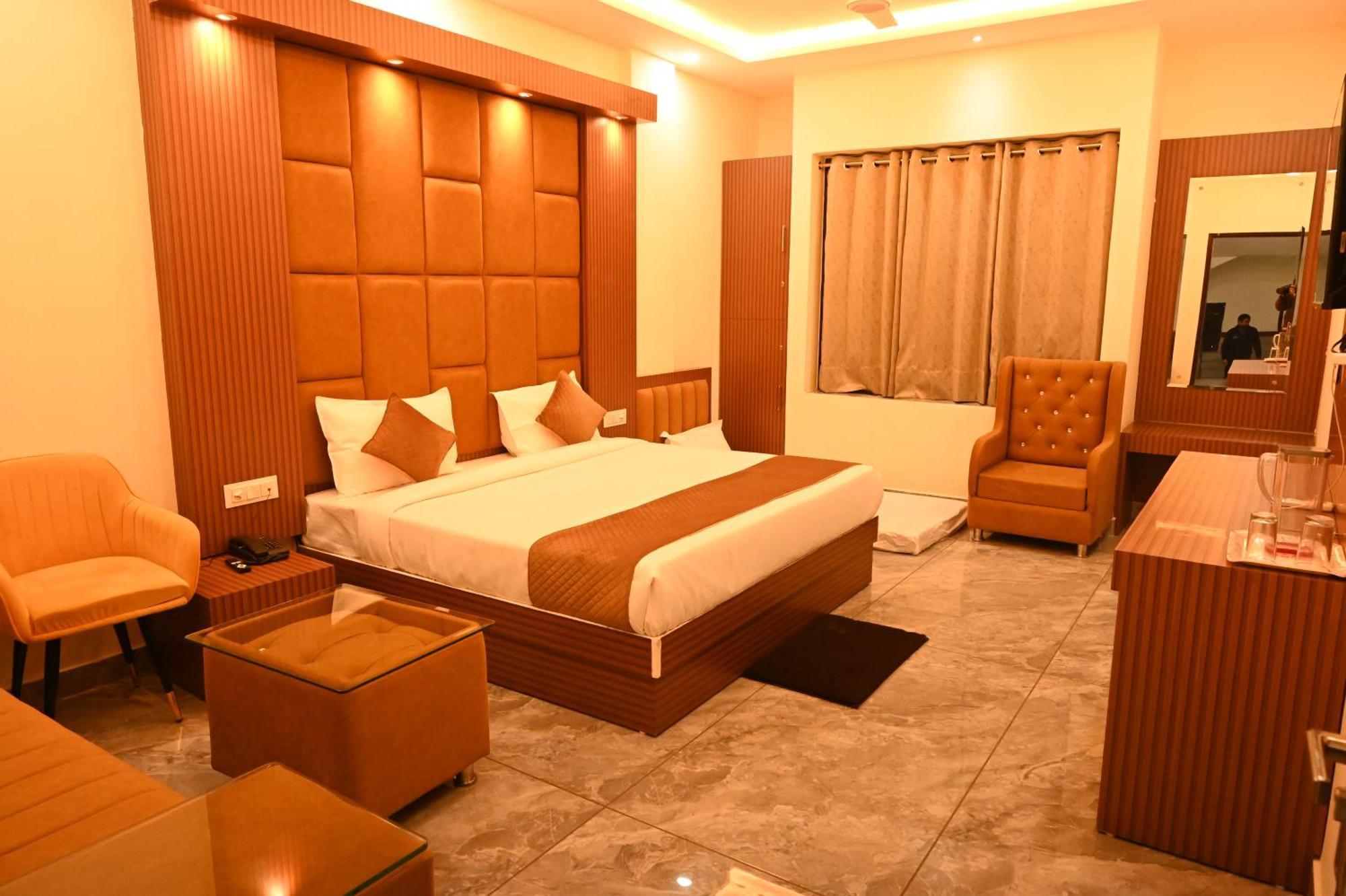 Hotel Satya Residency Katra  Zewnętrze zdjęcie