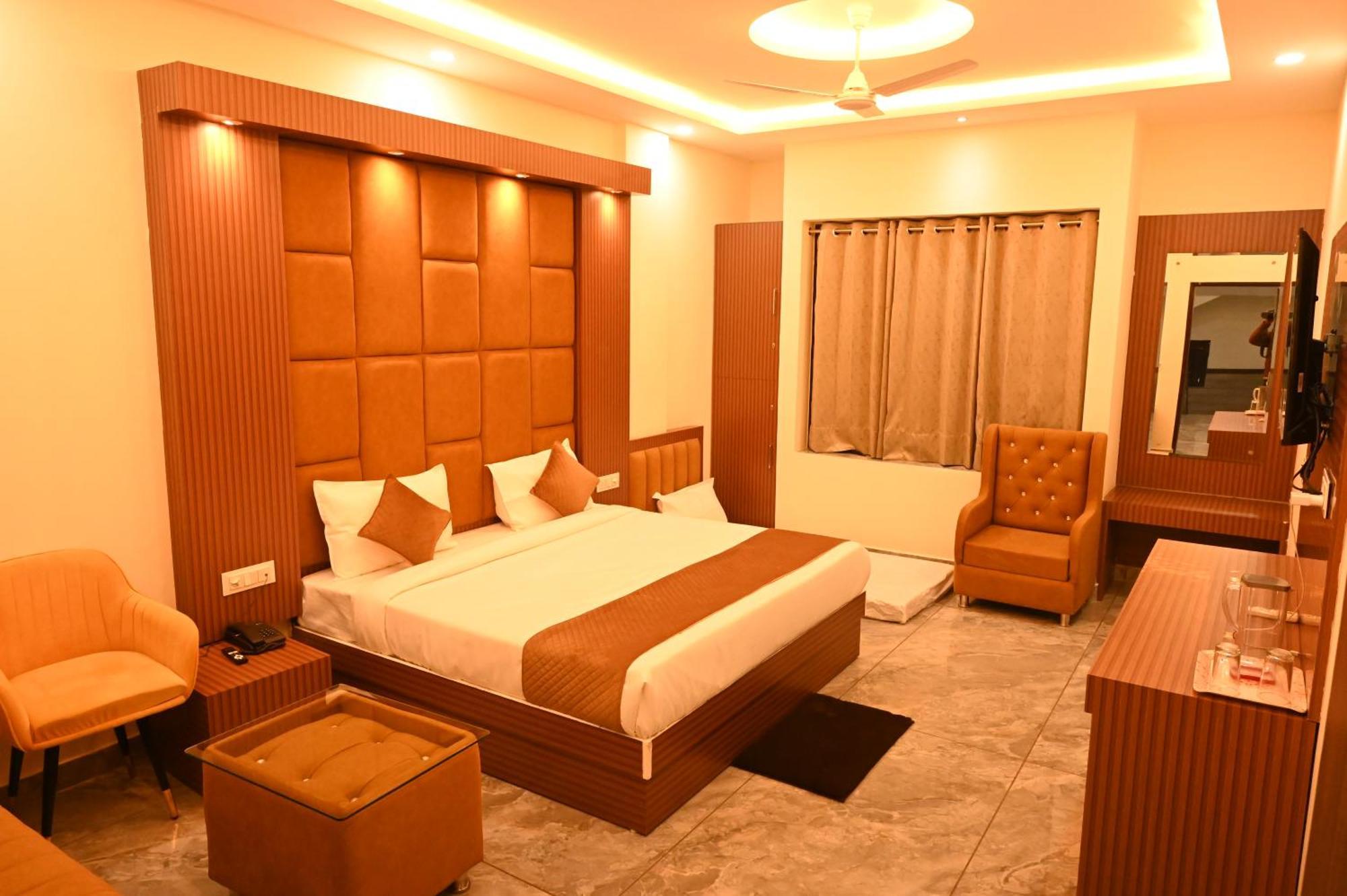 Hotel Satya Residency Katra  Zewnętrze zdjęcie