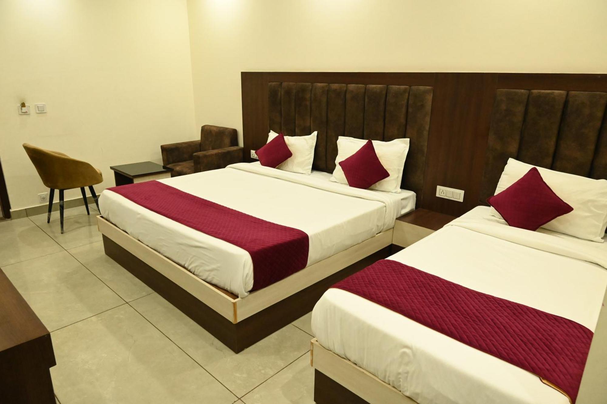 Hotel Satya Residency Katra  Zewnętrze zdjęcie